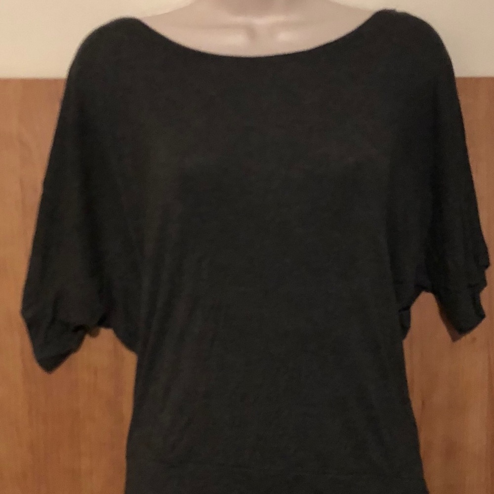 Women’s short sleeve shirt size M